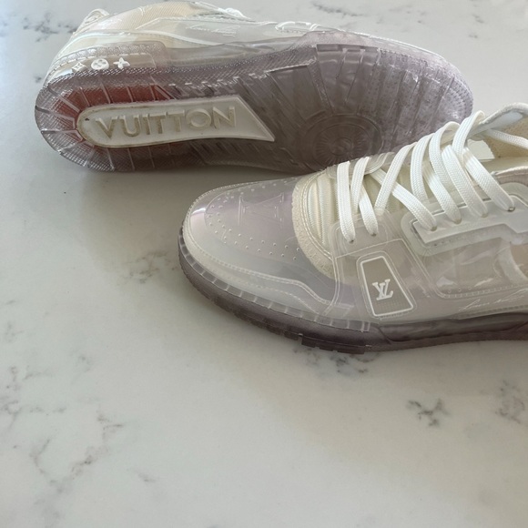 Louis Vuitton Clear
Trainers - Picture 3 of 11
